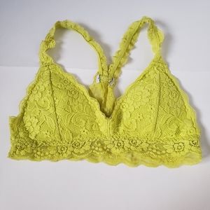 3/$20 Beautiful lace stretch bralette in a beautiful yellow chartreuse shade M